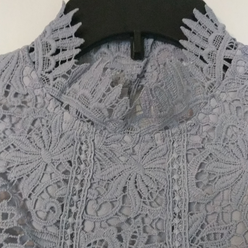 Lavender lace dress - Picture 2 of 8